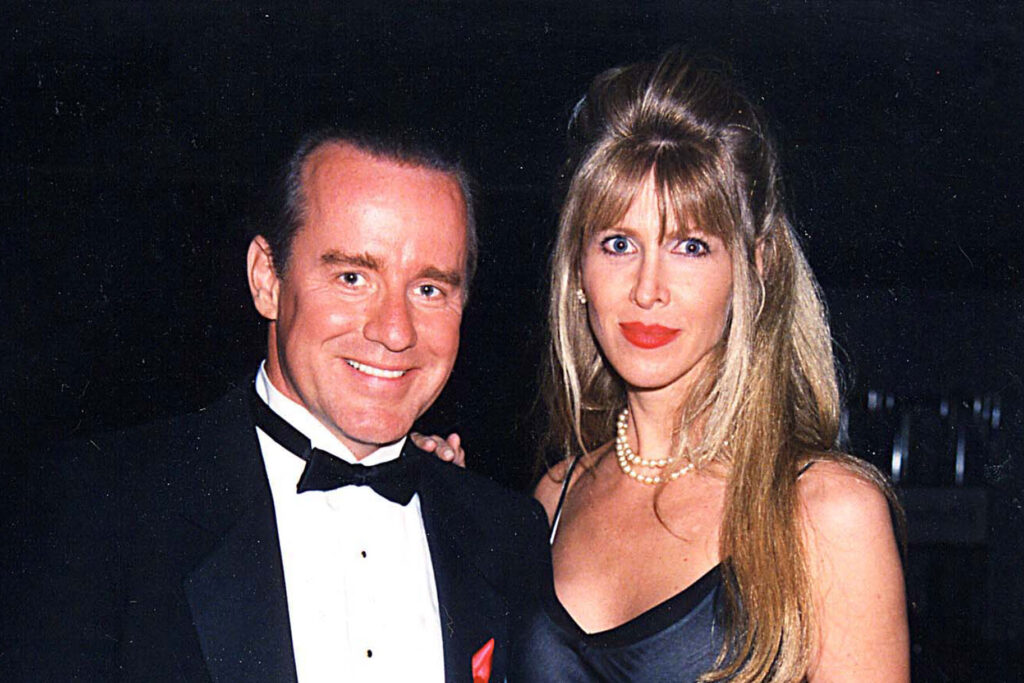 Phil Hartman & his wife Brynn at an HBO event in 1998